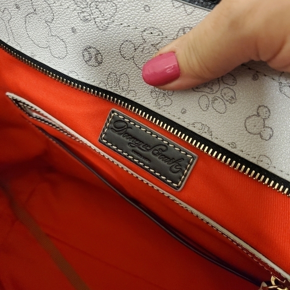 NWT Disney Dooney & Bourke "Reigning Dogs" Large Tote, Authentic, Collectors - Picture 8 of 12